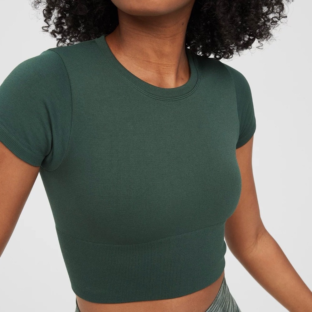 ECU Aeire Offline- sidewalk seamless cropped tee. Size M